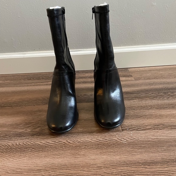 Brand new boots - Picture 2 of 14